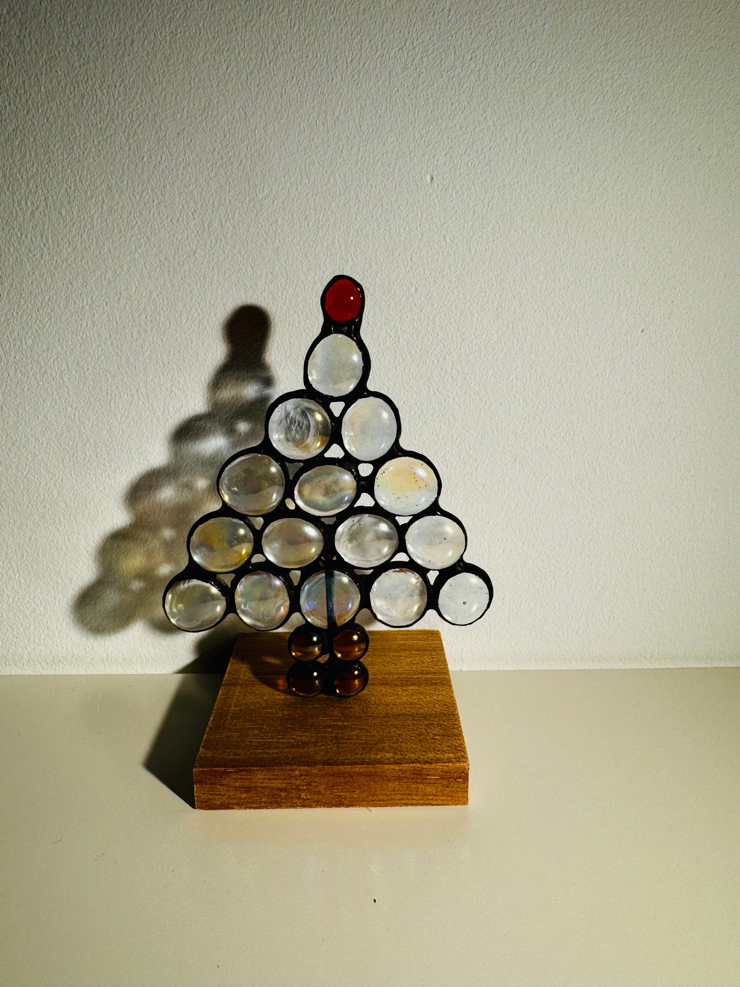 Handgefertigter Weihnachtsbaum aus Glasnuggets