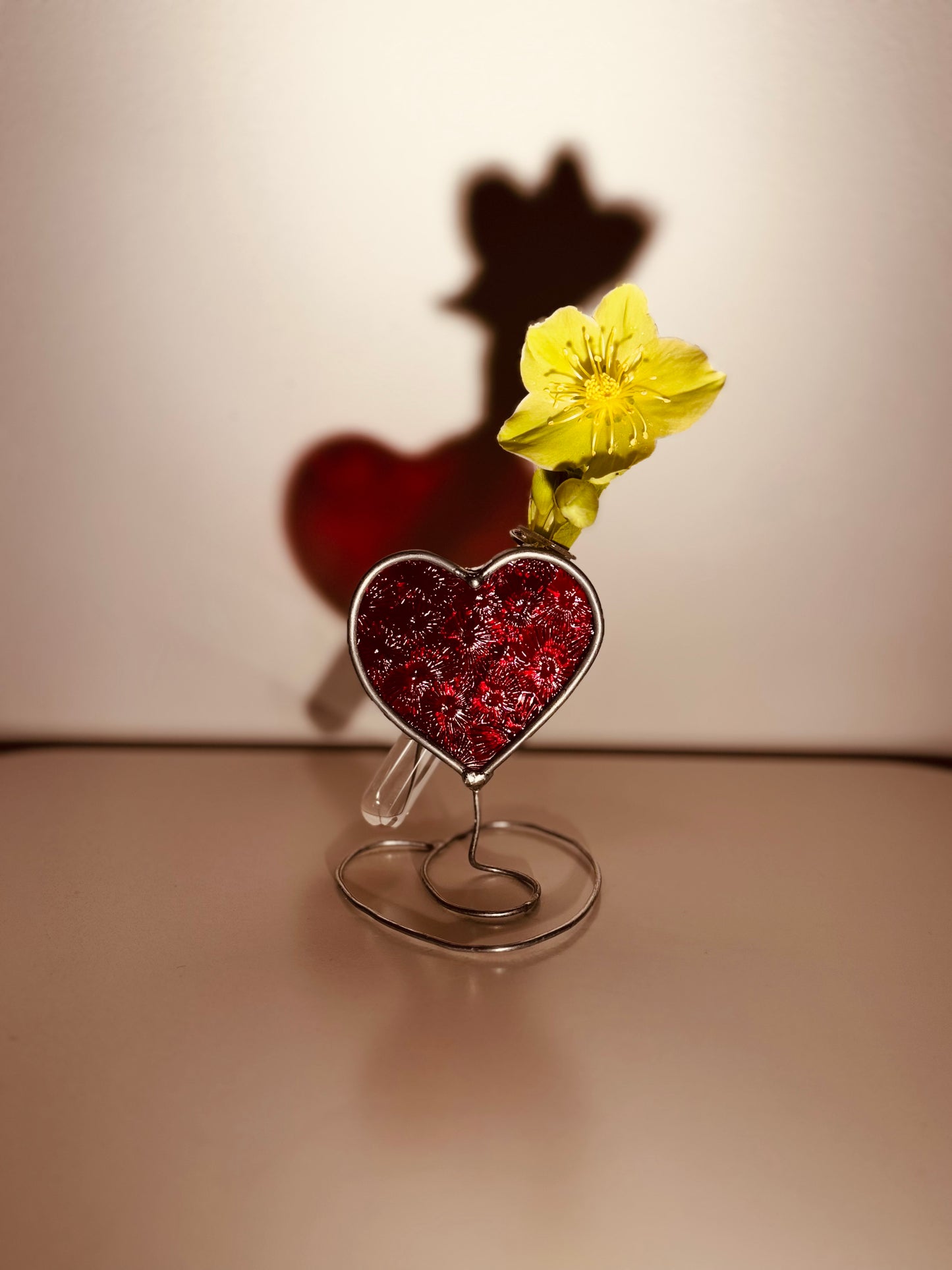 Hartje (klein) van Glas in Lood met Insteekbuisje voor verse bloem